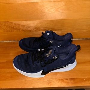KOBE mamba low top bike basketball shoes size 10.5